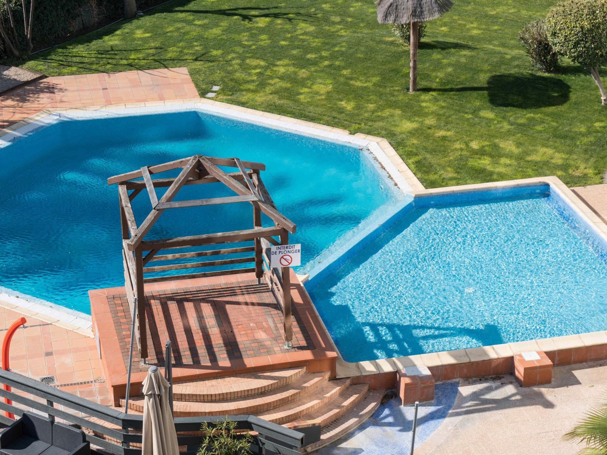 Ibis Styles Perpignan Canet En Roussillon Bagian luar foto