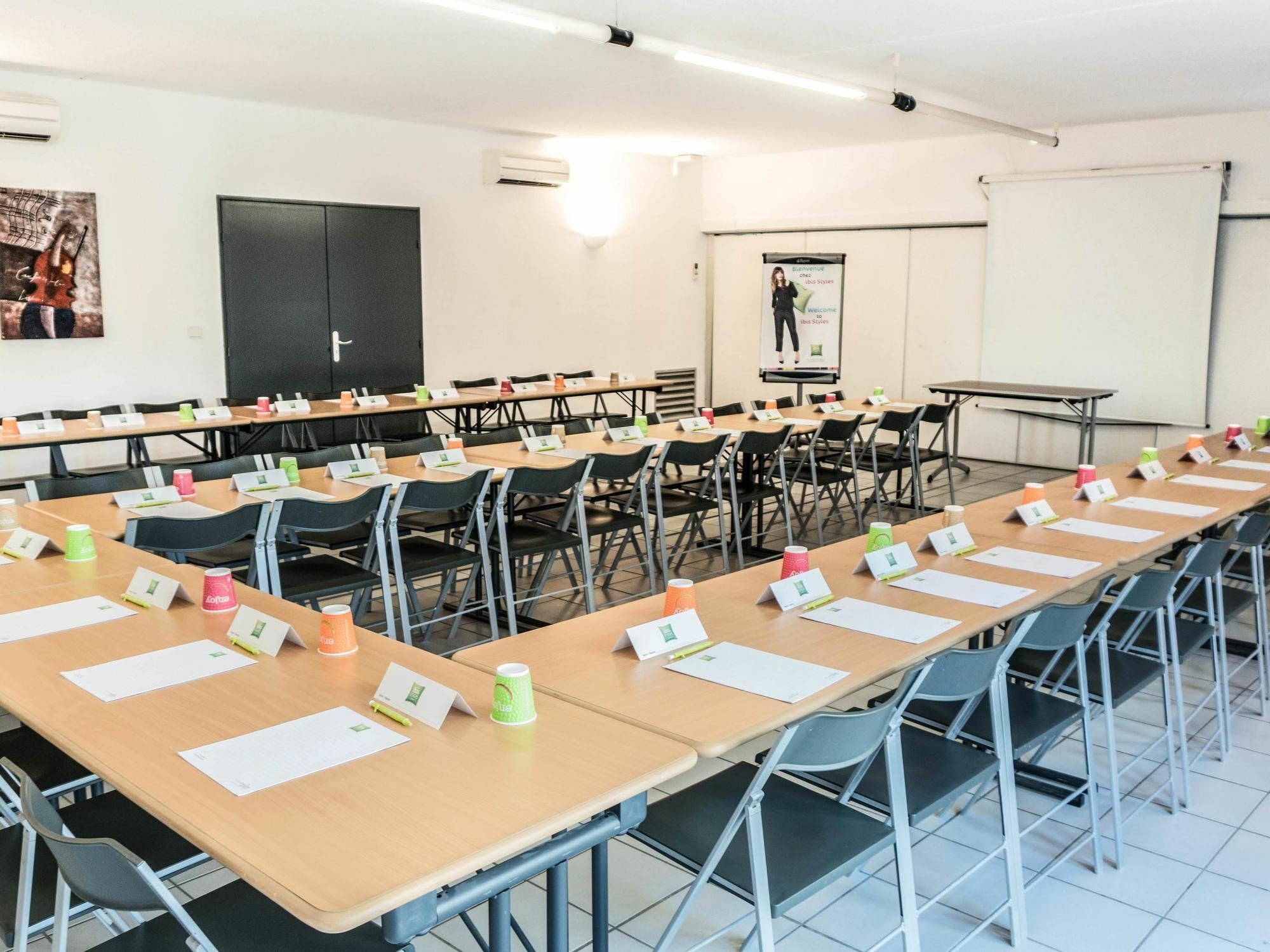 Ibis Styles Perpignan Canet En Roussillon Bagian luar foto