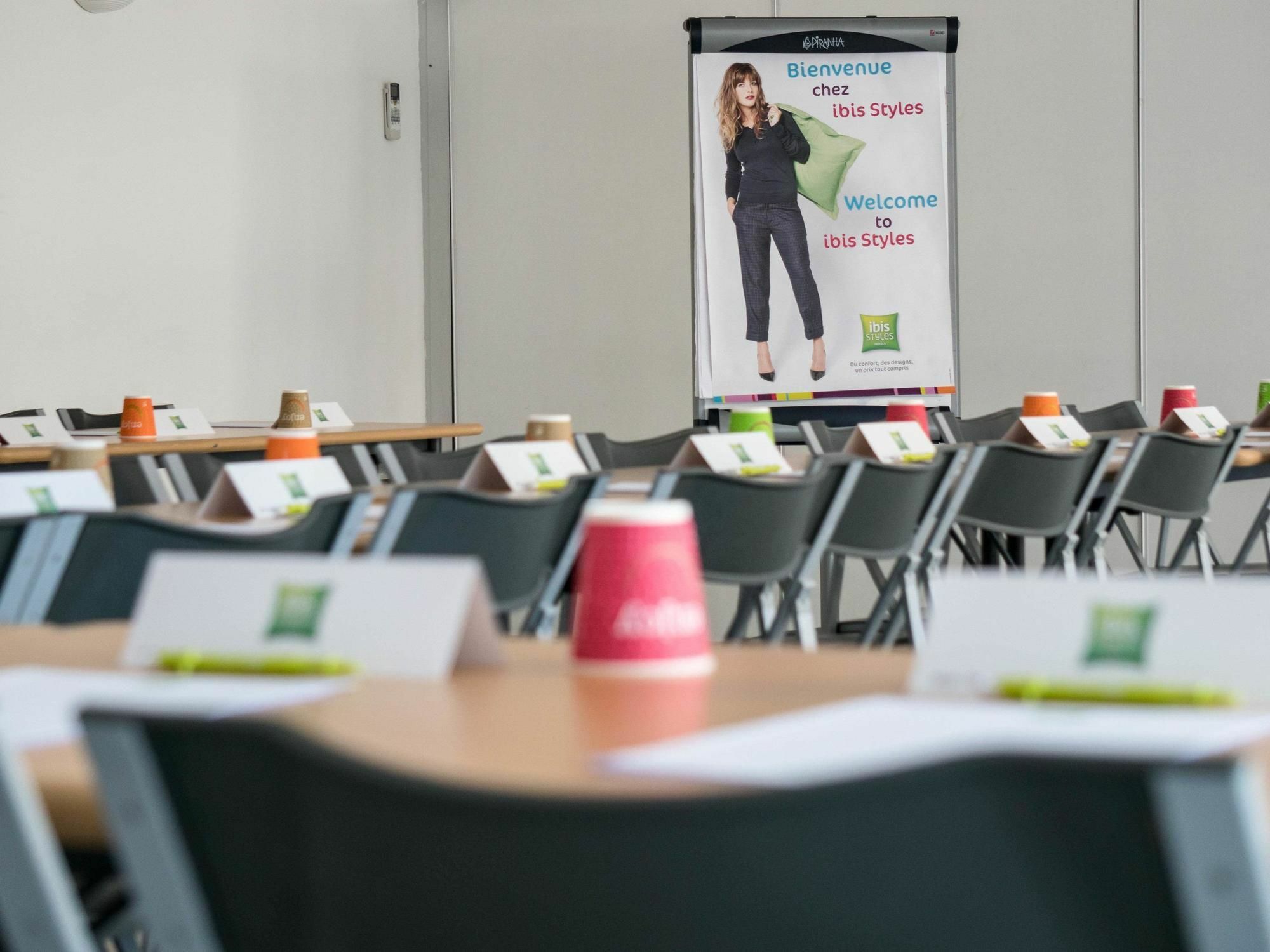 Ibis Styles Perpignan Canet En Roussillon Bagian luar foto
