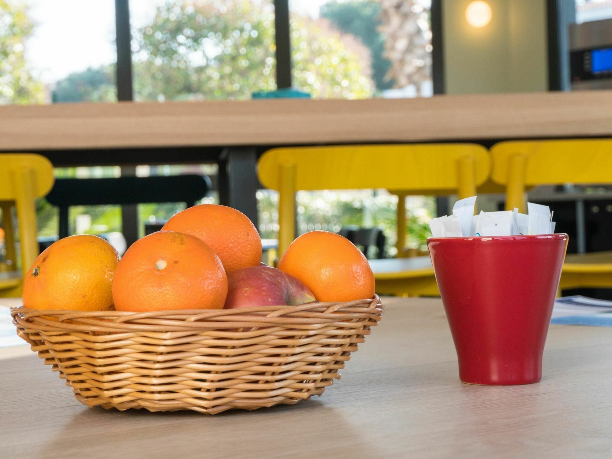 Ibis Styles Perpignan Canet En Roussillon Bagian luar foto